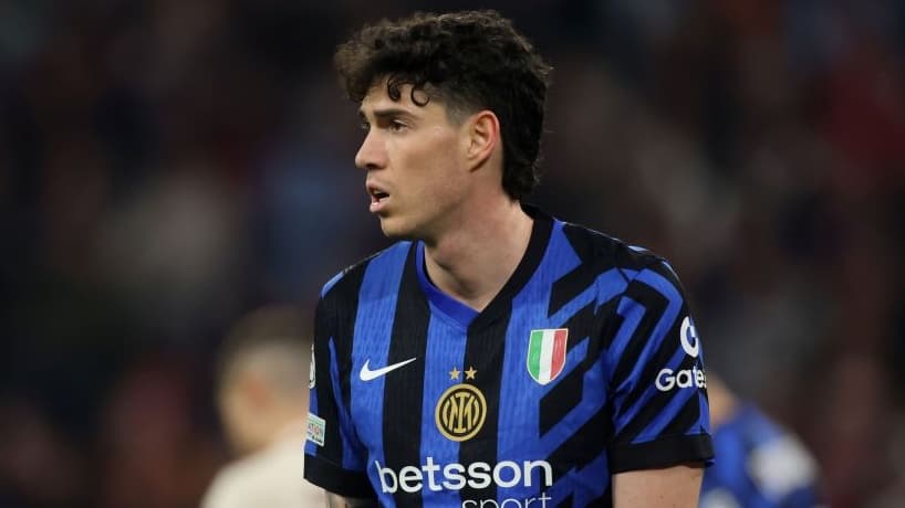 Barcelona Transfer News: Alessandro Bastoni Move Unlikely as Inter Milan Stand Firm